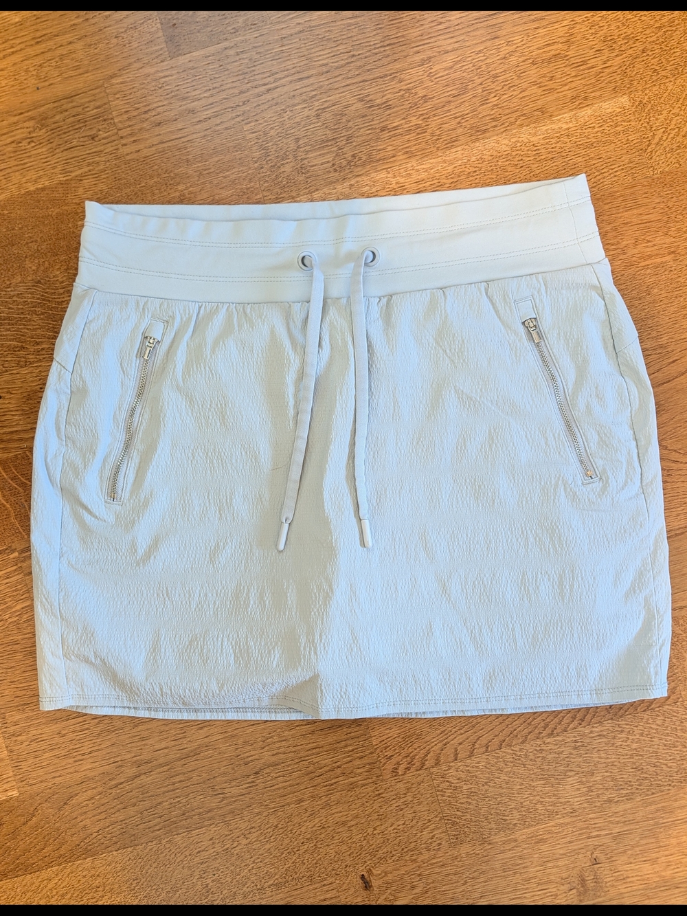 Athleta Skort, Light Gray Three Pockets, Sz 8